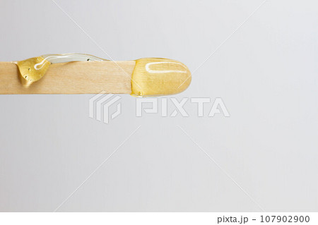 Spatula and sugar paste.Shugaring with sugar. Waxing. 107902900