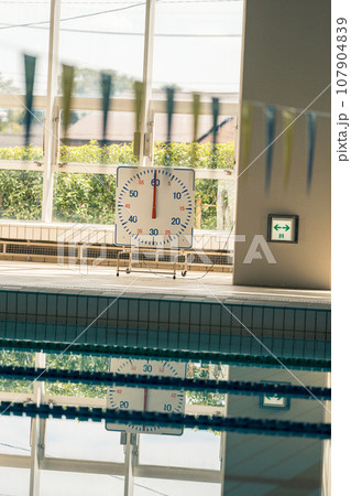 スイミング　スポーツタイマー 107904839