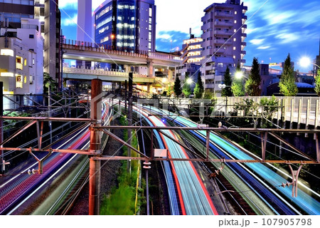 池袋 堀之内橋から見た池袋駅方面の鉄道の夜景 池袋 堀之内橋から見た池袋駅方面の鉄道の夜景 107905798