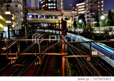 池袋 堀之内橋から見た池袋駅方面の鉄道の夜景 池袋 堀之内橋から見た池袋駅方面の鉄道の夜景 107905803