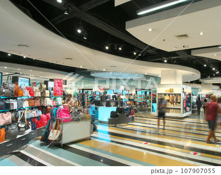 躍動するフィリピン  -  マニラ・マカティのショッピングモール 　都市景観（2023年9月） 107907055