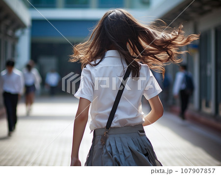 通学する日本の女子高校生 AI画像 通学する日本の女子高校生 AI画像 107907857