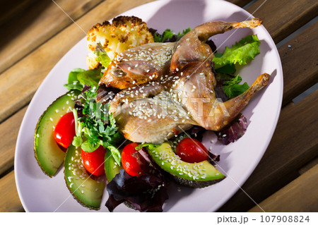 Quail Tabaka with sesame 107908824