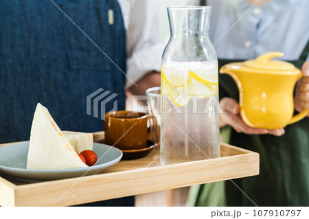 カフェ店員 顔無し カフェ店員 顔無し 107910797