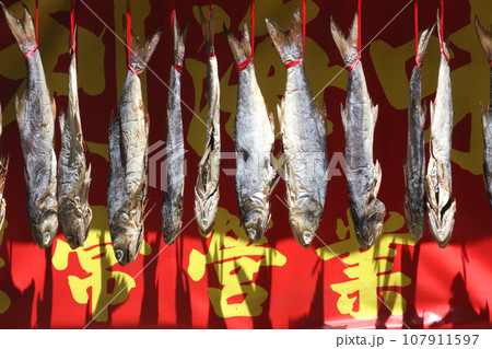 香港・徳輔道西で売られる塩干し魚（ハムユイ）。クサヤに似ていで臭いが美味。かつては安かったが今は高価 107911597