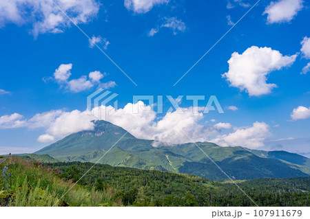 臼岳・知床国立公園　知床半島最高峰の山　知床峠 107911679