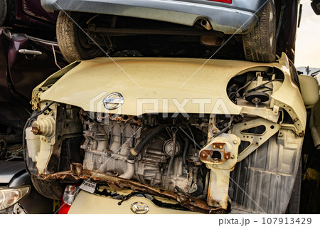 スクラップ　車の墓場 107913429