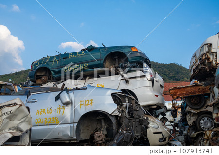 スクラップ　車の墓場 107913741