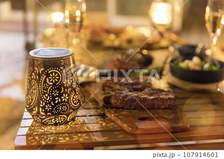 グランピング料理イメージ　グランピングディナー 107914601