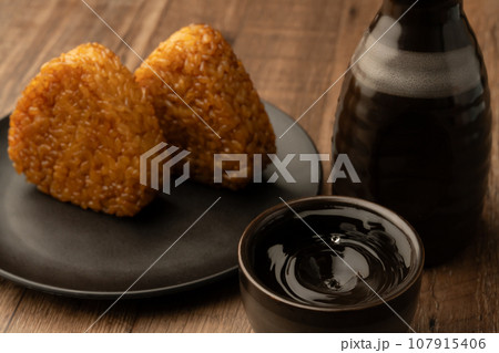 日本酒　　焼きおにぎり 107915406