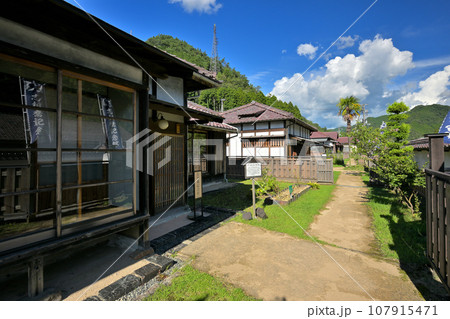 朝来市旧生野鉱山職員宿舎・甲7号棟（兵庫県朝来市生野町口銀谷） 107915471
