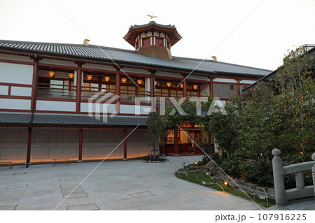 春の曇天の飛鳥の湯 107916225