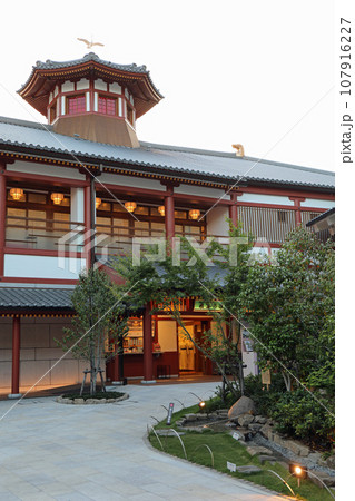 春の曇天の飛鳥の湯 107916227