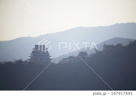 熱海城と山並み 熱海城と山並み 107917895