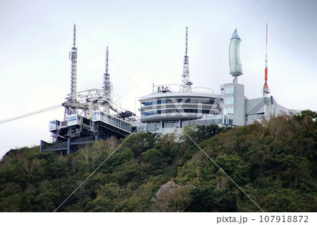函館市の発祥の地【函館西部地区】を麓に… 函館市内を一望に眺められる函館山・展望台 函館市の発祥の地【函館西部地区】を麓に… 函館市内を一望に眺められる函館山・展望台 107918872