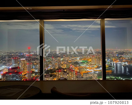 ロイヤルパークホテルから見た夜景 107920813
