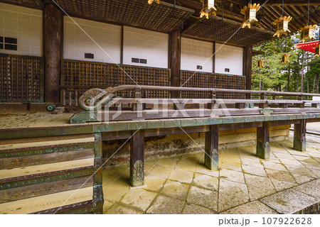 雨の高野山 壇上伽藍・御影堂(みえどう) 雨の高野山 壇上伽藍・御影堂(みえどう) 107922628