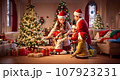 クリスマスのコスチュームを着ている女の子 107923231