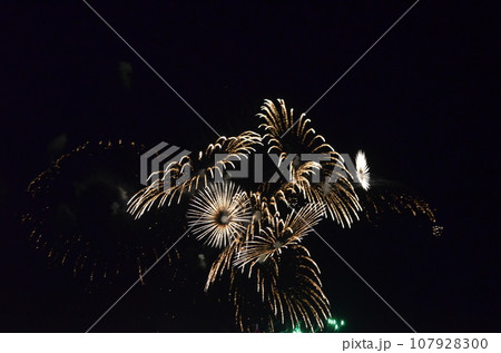 打ち上げ花火 花火大会 打ち上げ花火 花火大会 107928300