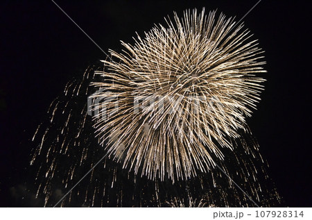 打ち上げ花火 花火大会 打ち上げ花火 花火大会 107928314