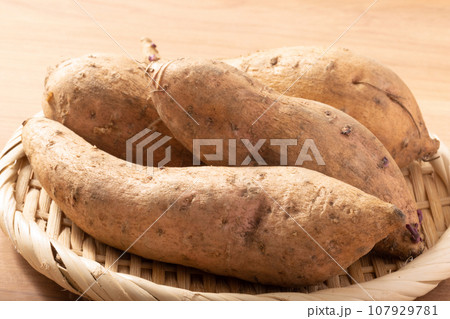 マロンゴールド　(さつまいも)　鹿児島県産 107929781