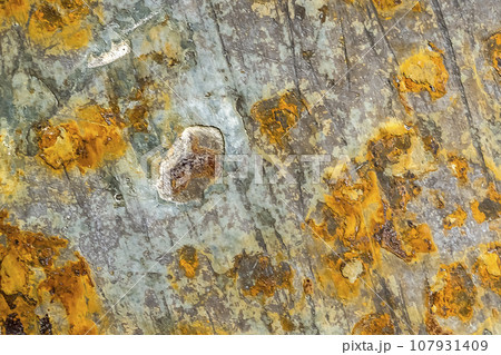 錆びた鉄板のイメージカット 107931409