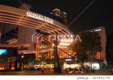 夜の池袋西口公園と東京芸術劇場 夜の池袋西口公園と東京芸術劇場 107931770