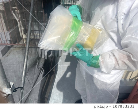 特別産業廃棄物を専用袋に廃棄 特別産業廃棄物を専用袋に廃棄 107933233