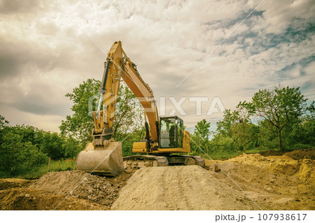 Big excavator  107938617
