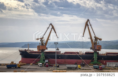 Port cranes Port cranes 107938625