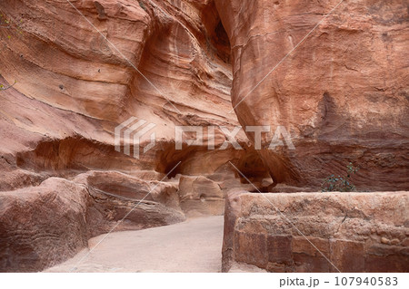 Kayon Sik. A close-up view of the winding road and undulating canyon walls. Petra Jordan 107940583