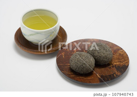 黒ゴマのおはぎとお茶 黒ゴマのおはぎとお茶 107940743