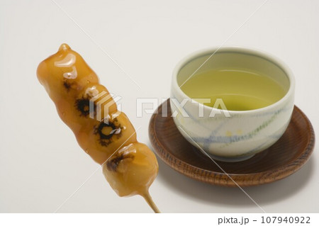 みたらし団子とお茶 107940922