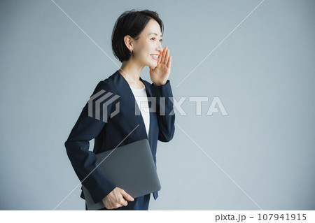 ミドルビジネスウーマン 107941915