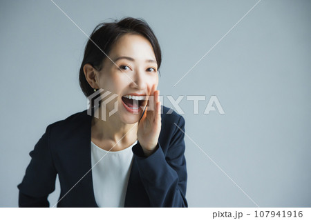 ミドルビジネスウーマン 107941916