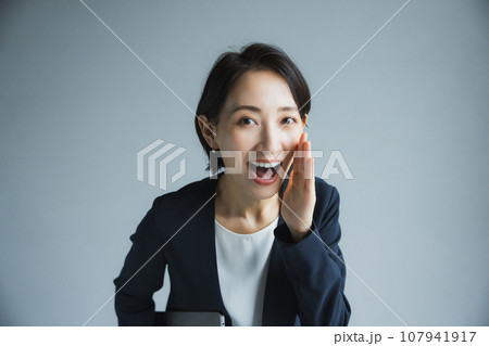 ミドルビジネスウーマン 107941917