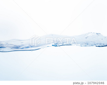 水　流れ　水面　流動　 107942046