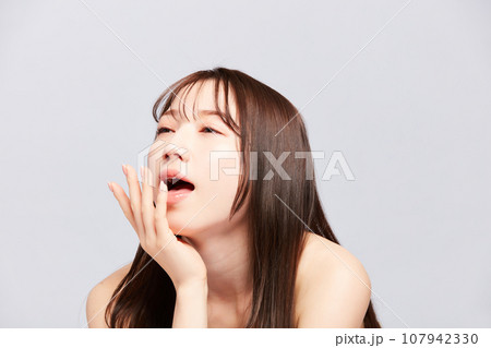 ビューティー若い日本人女性　 107942330