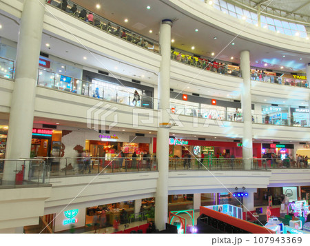 躍動するフィリピン  - マニラ・マラテ/エルミタのショッピングモール  都市景観（2023年9月） 107943369