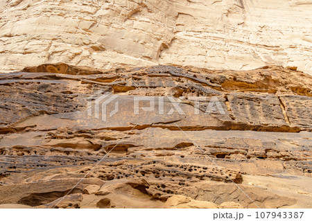 ジャバル・イクマ(サウジアラビア、アル・ウラ) 107943387