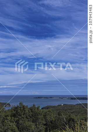 三重　伊勢　パールロード　的矢湾の風景　 107943463