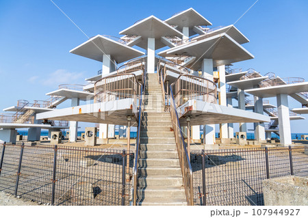 「千葉県」富津岬にある明治百年記念展望台 「千葉県」富津岬にある明治百年記念展望台 107944927