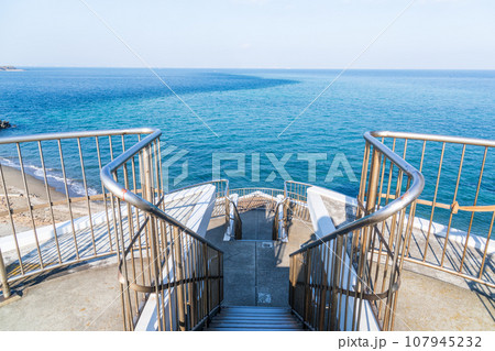 「千葉県」富津岬にある明治百年記念展望塔から眺める風景 107945232