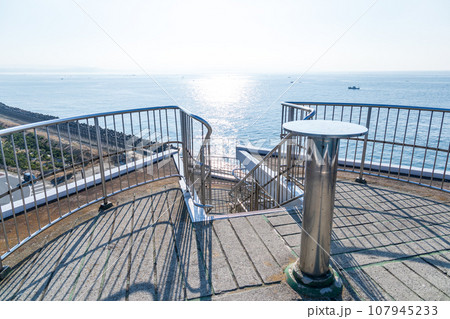 「千葉県」富津岬にある明治百年記念展望塔から眺める風景 「千葉県」富津岬にある明治百年記念展望塔から眺める風景 107945233