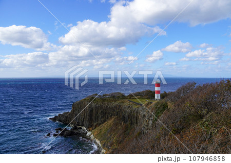 高野崎灯台と北海道（津軽海峡） 107946858