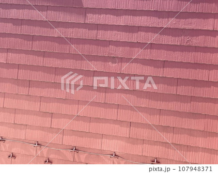 赤色のスレート屋根 赤色のスレート屋根 107948371