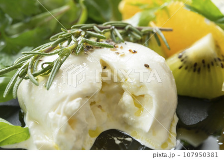 ブラータチーズと野菜 ブラータチーズと野菜 107950381