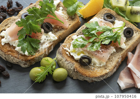 クロスティーニ  107950416