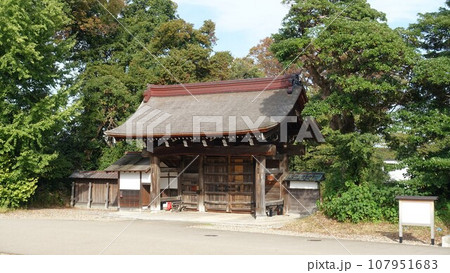 高岡の国宝・勝興寺の式台門 107951683