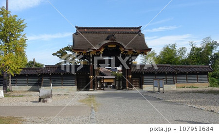 高岡の国宝・勝興寺の唐門 高岡の国宝・勝興寺の唐門 107951684
